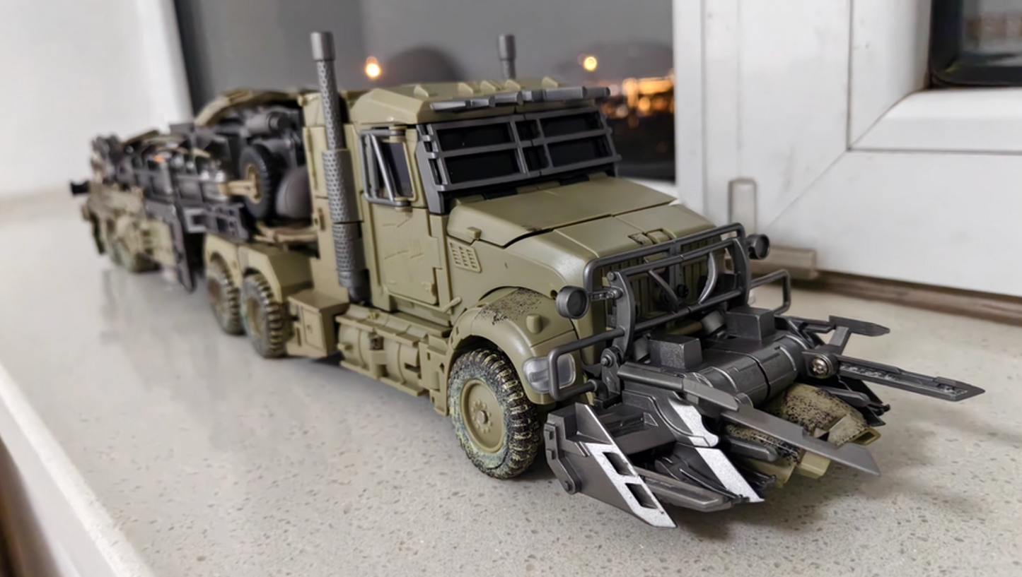 DP-01V Oil Tank Megatron Upscaled Version Transformable Toy Gift Action Figure