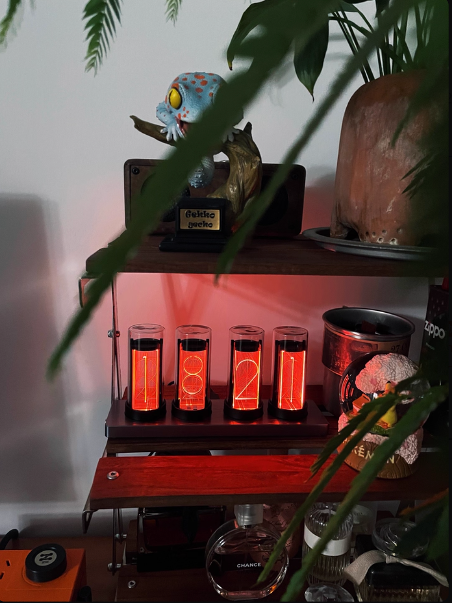 IN12 Gixie Tube Clock Retro Desk Alarm with Multiple Backlight、USB-C Gift
