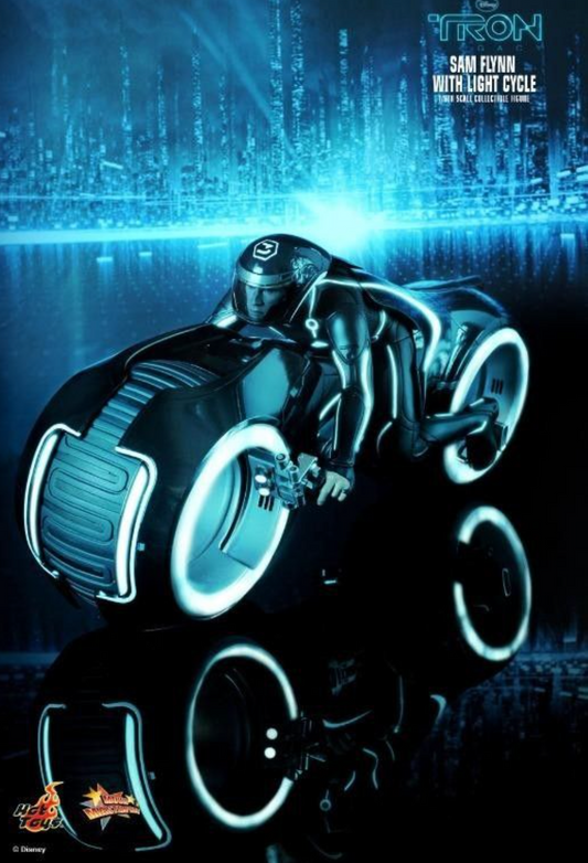 Hot Toys MMS142 TRON LEGACY SAM FLYNN WITH LIGHT CYCLE hottoys
