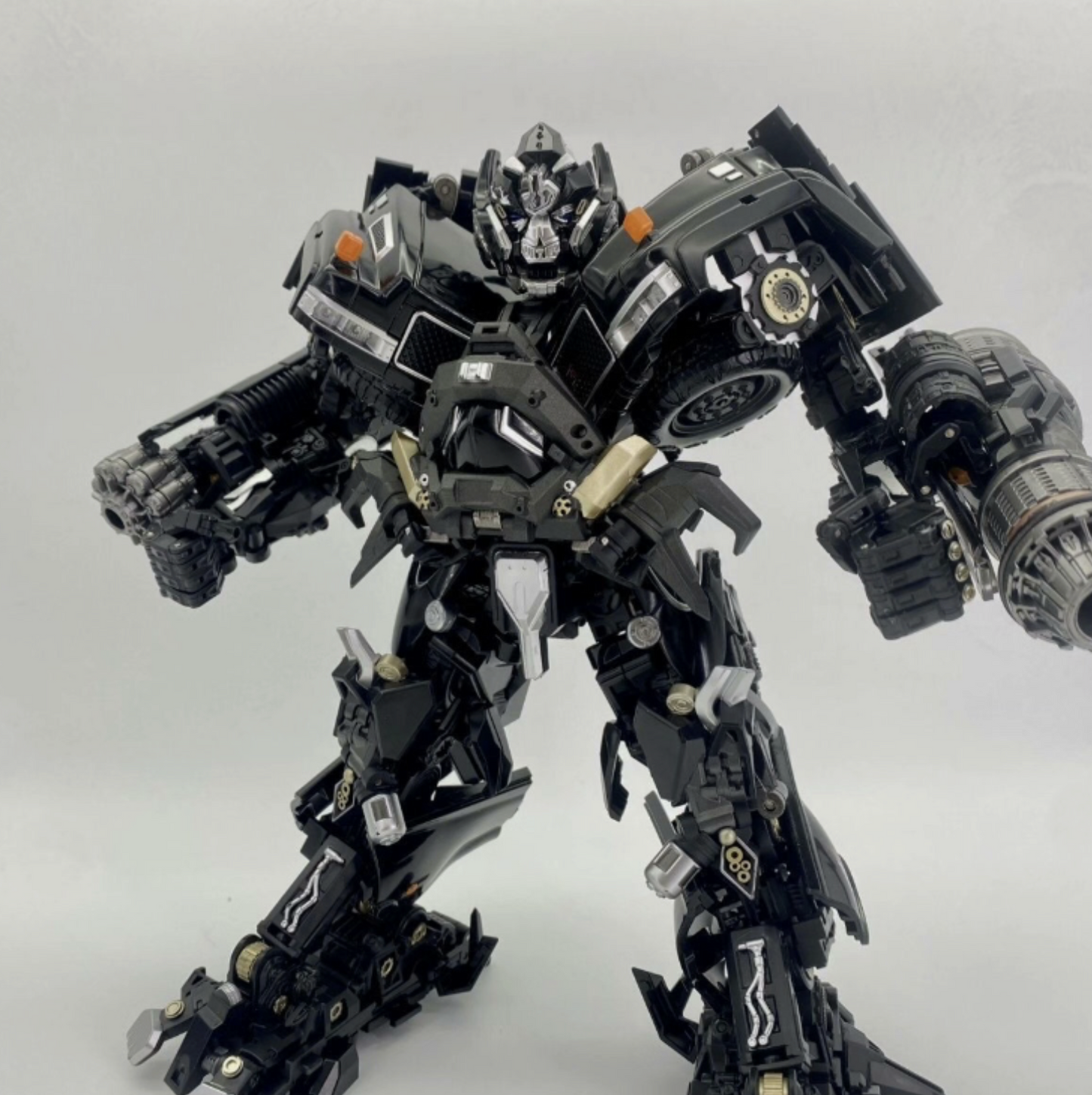 New 4th Party Masterpiece Black Apple MPM06 Ironhide Oversized Version In Stock-