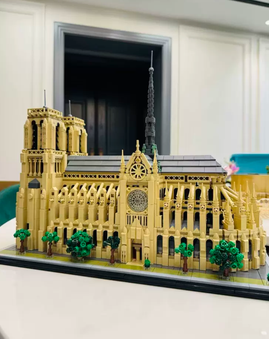 NEW Notre Dame de Paris Building Blocks Set 4383 pcs Unbranded Architecture 21061
